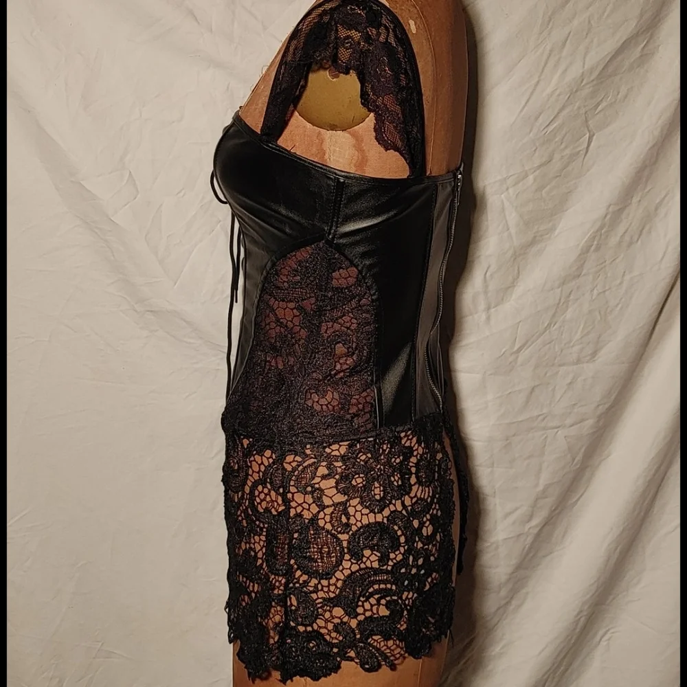 Corset/Bustier with Lace skirt